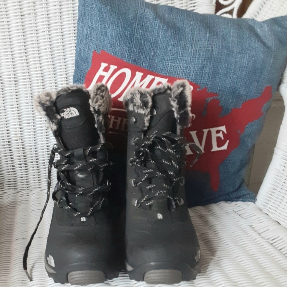North Face Mcmurdo II boots size 8 like new